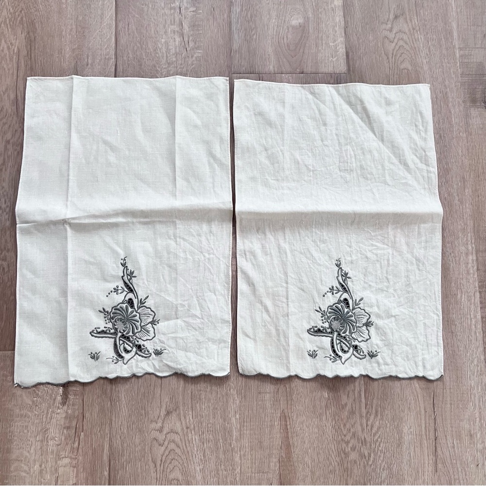 2‎ PCs Vintage Elegant Off White Tea Towel Embroidered Gray Flower 19” X 13”